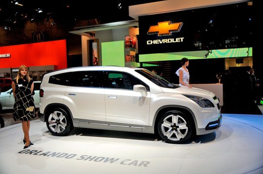 Chevrolet Orlando: фото кроссовера