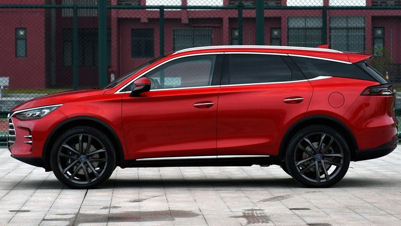 BYD Tang 2018 вид сбоку