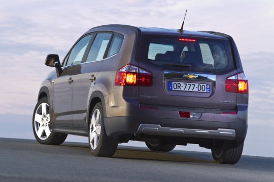 Chevrolet Orlando: фото кроссовера