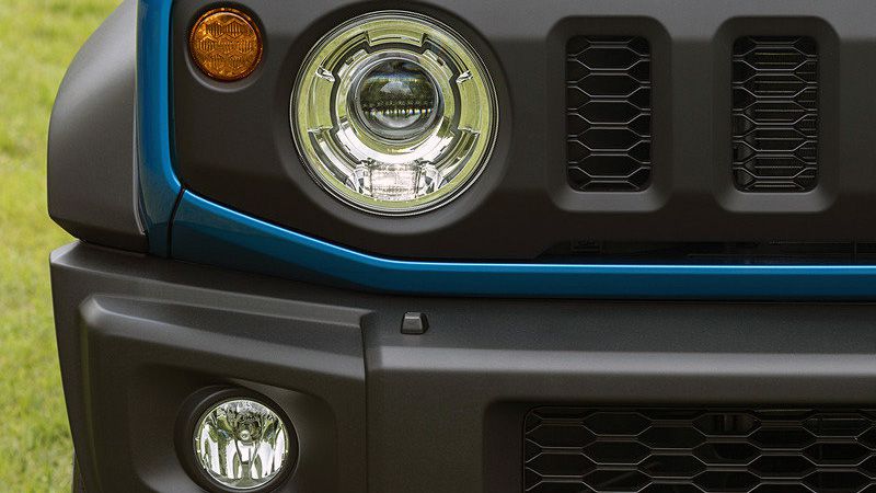 Передняя оптика нового Suzuki Jimny