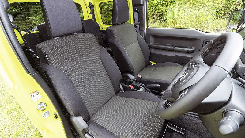 Передний ряд сидений Suzuki Jimny 2018