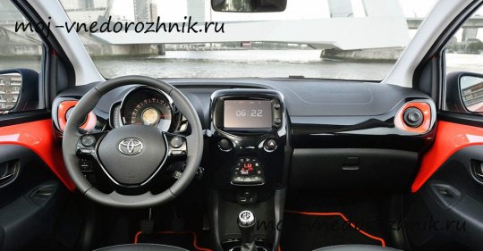 Салон Toyota C-HR фото