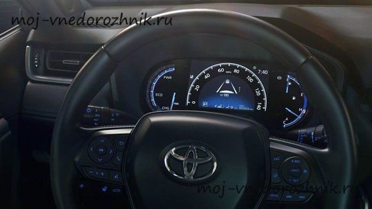 Приборная панель нового Toyota RAV4